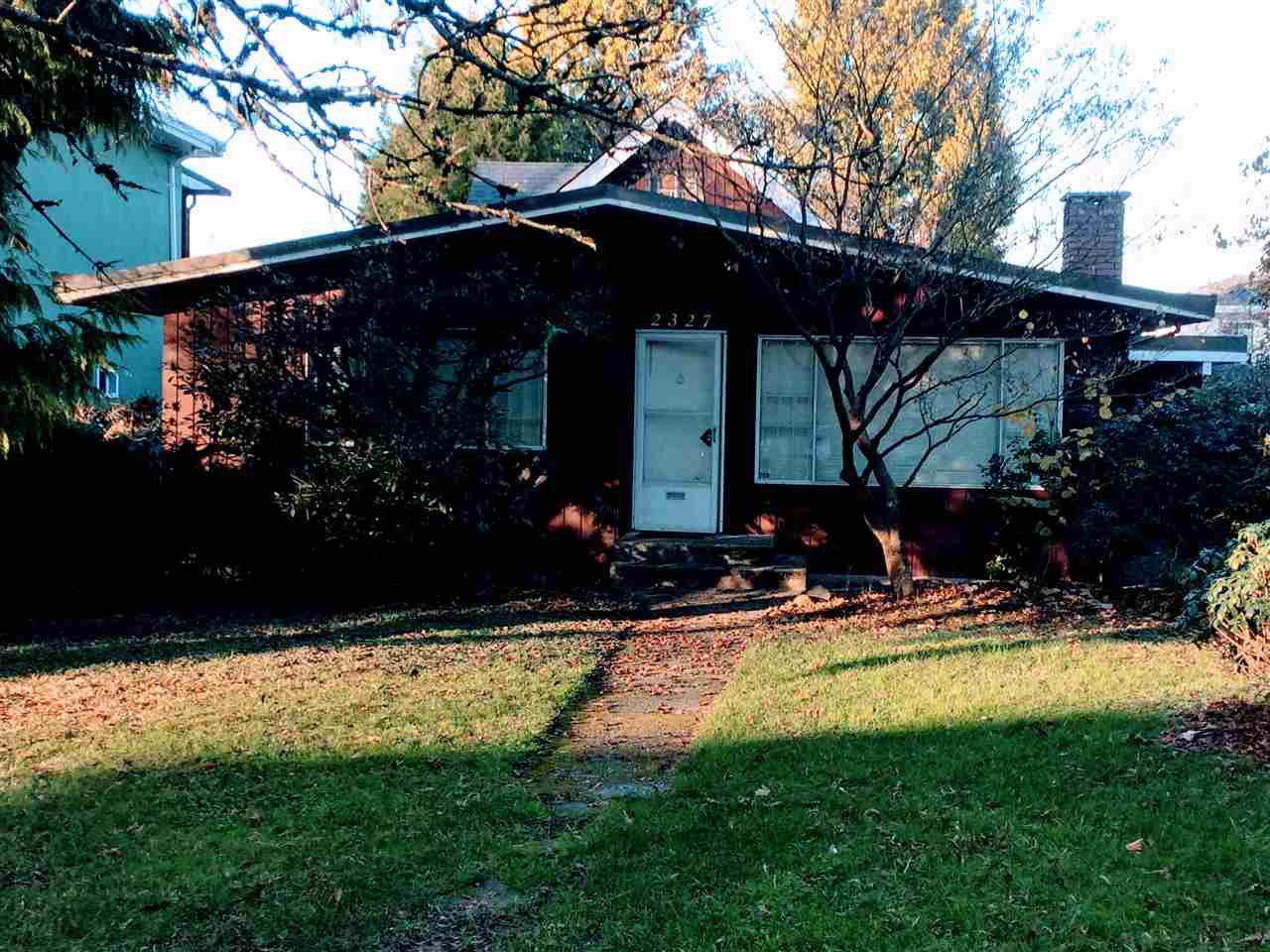 2327 E 28TH AVENUE photo 1