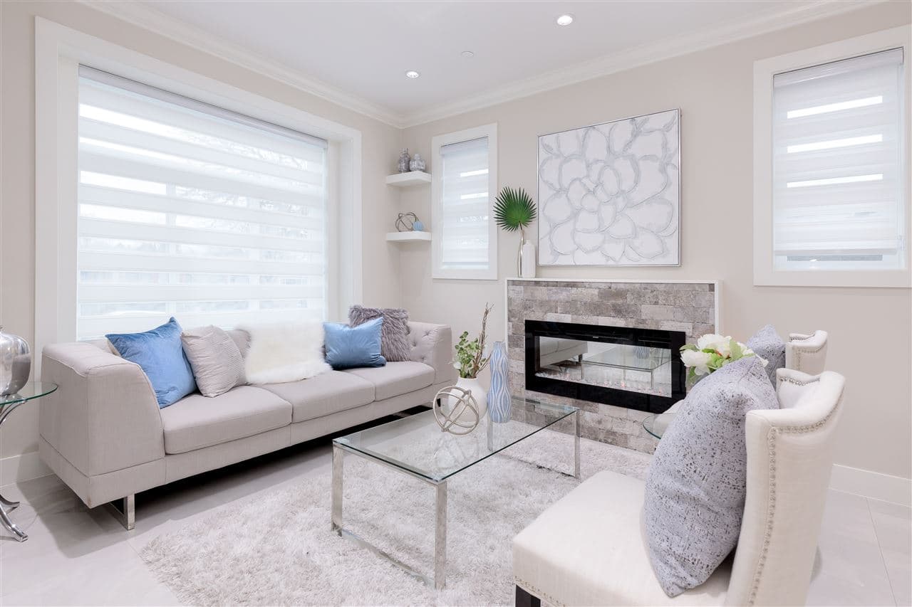 1 2786 46 AVENUE photo 1