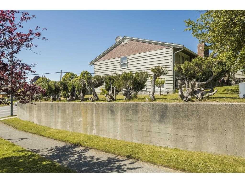 7686 ARGYLE STREET photo 1