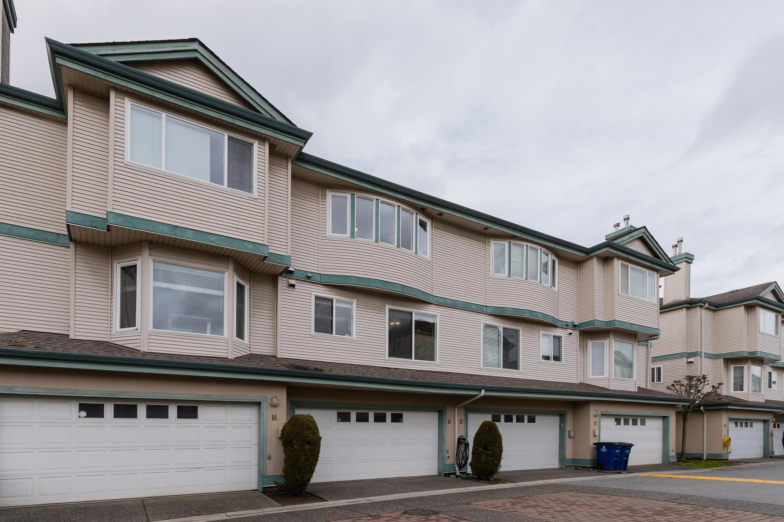 13 22800 WINDSOR COURT photo 1