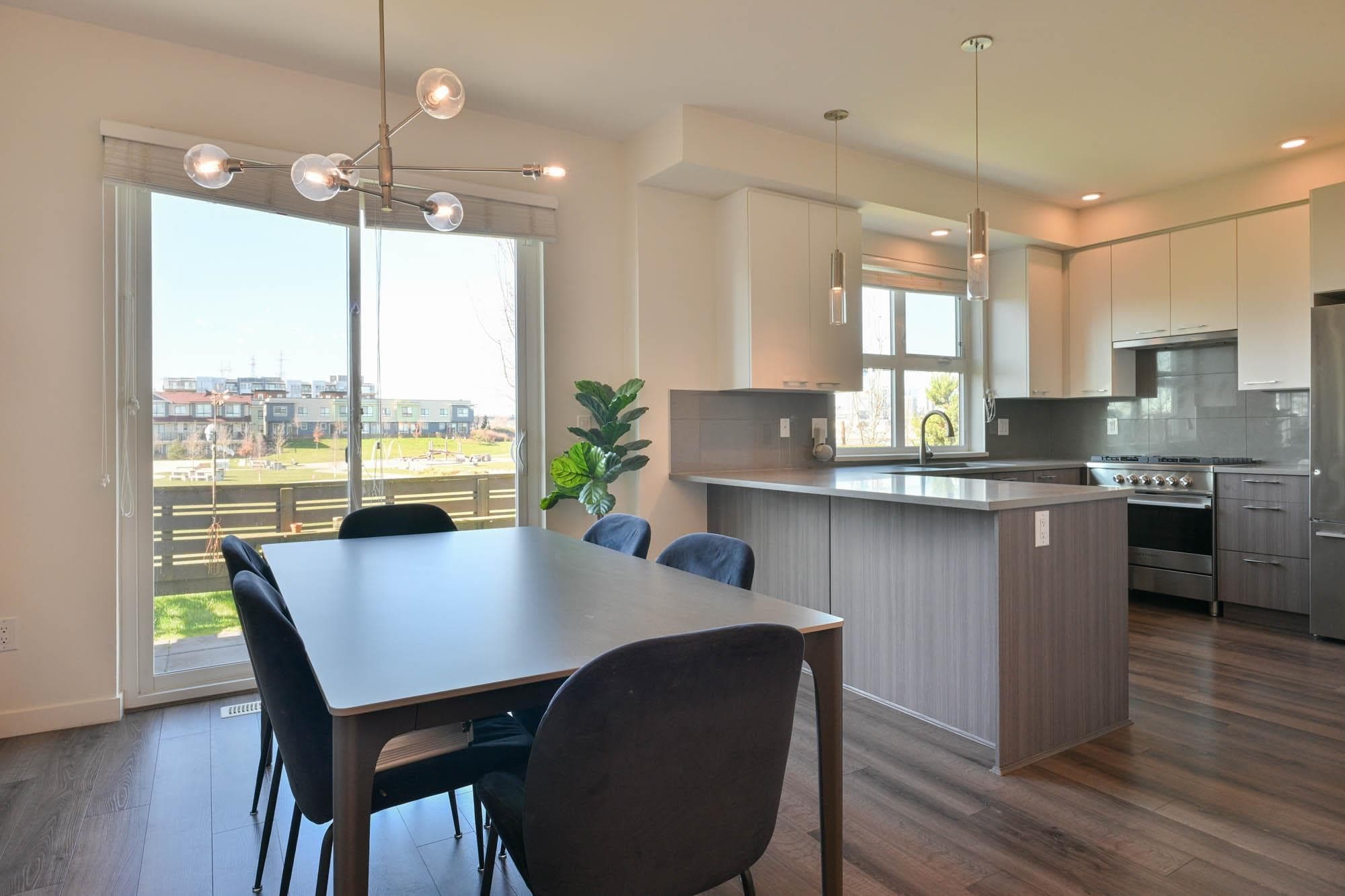 84 10311 River Drive photo 1